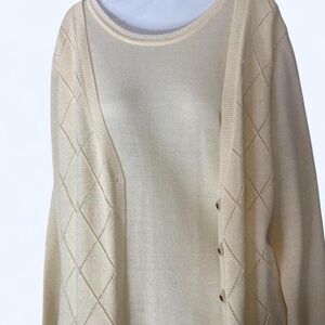 Alfred Dunner Cream cardigan w button front diamond pattern & built in top L
